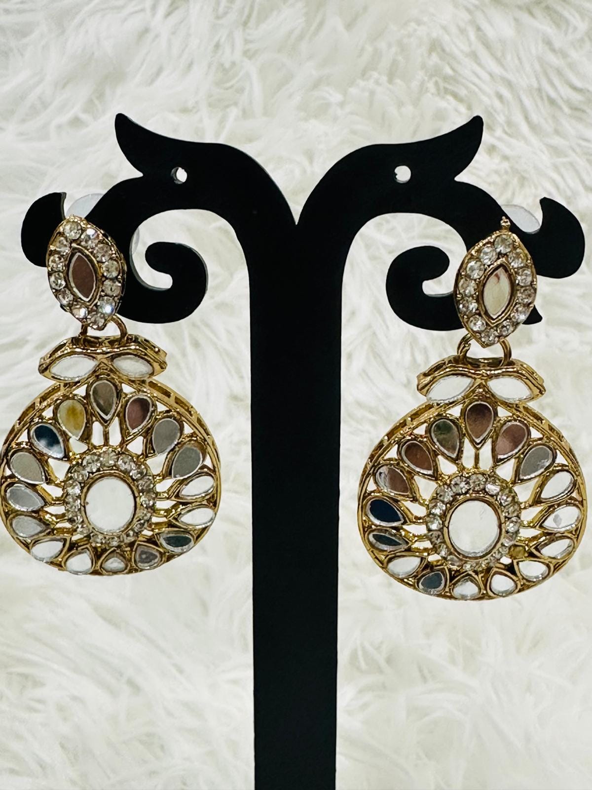 Real Glass Kundan Choker Set with Earrings & Maang Tikka | Mirror Jewelry - Image 4