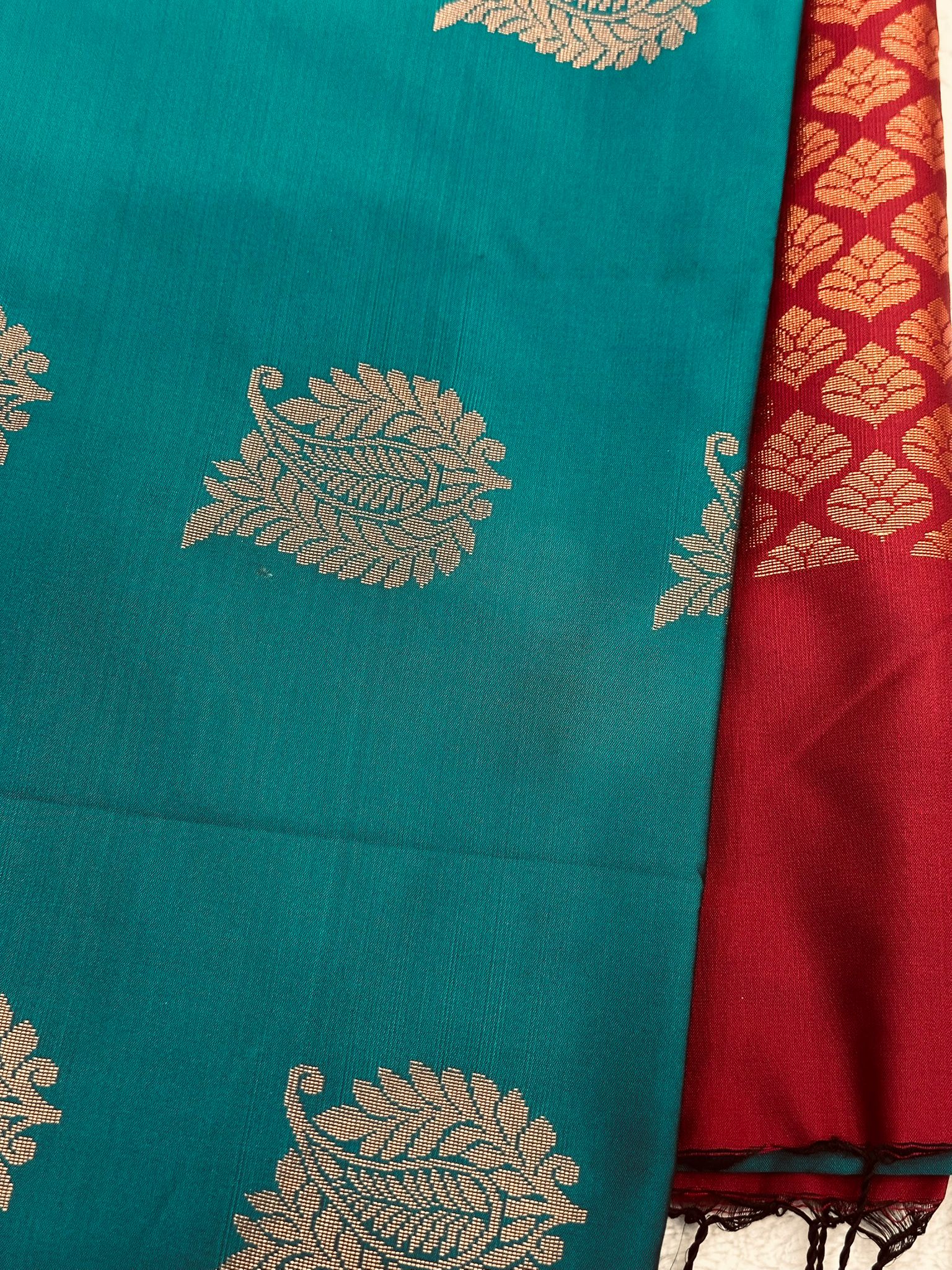Teal Green Silk Saree with Red Zari Border, Kanchipuram Style Saree, Traditional Indian Wedding Saree, Paisley Butta, Festive Party Wear - Image 4