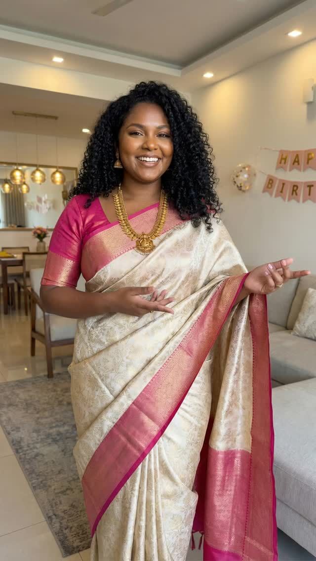 Step into royalty with our cream & pink silk saree 👑✨ Embrace tradition & elegance on your big day! Save this bridal inspo 💕 #BridalGlow. Visit us @ trendingwomenscloset.com #BridalSilkSaree #KanchipuramSaree #WeddingFashion #TraditionalElegance #trendingwomenscloset